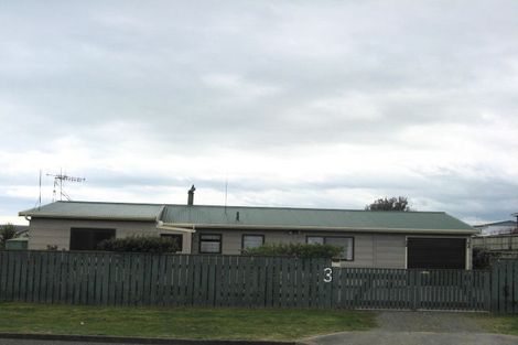 Photo of property in 3 Aranui Avenue, Waitarere Beach, Levin, 5510