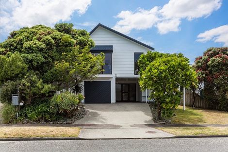 Photo of property in 5 Waiheke Street, Waikanae Beach, Waikanae, 5036