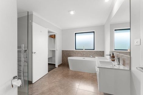 Photo of property in 4 Navy Lane, Papamoa, 3118