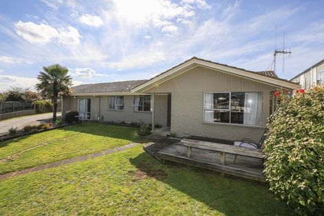 Photo of property in 12 Burrows Place, Frankton, Hamilton, 3204