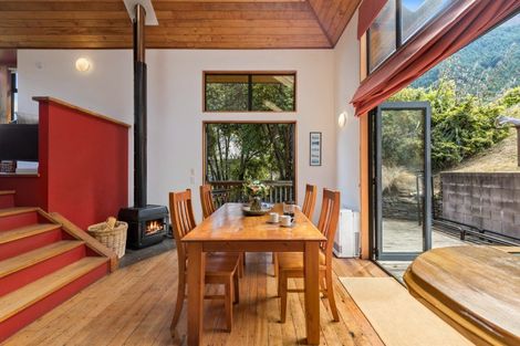 Photo of property in 10 Mckerrow Place, Sunshine Bay, Queenstown, 9300