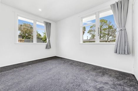 Photo of property in 56 Kemble Close, Mangere, Auckland, 2022