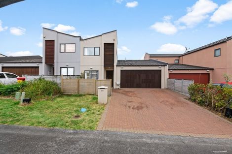 Photo of property in 30 Spalding Rise, Golflands, Auckland, 2013