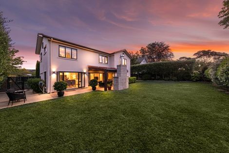 Photo of property in 2 Birchwood Grove, Greenhithe, Auckland, 0632