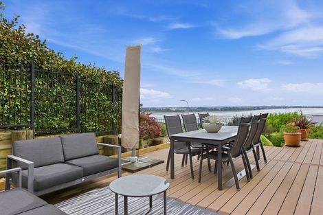 Photo of property in 20 Maffeys Road, Mount Pleasant, Christchurch, 8081