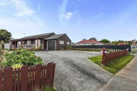Photo of property in 17 Edgewater Drive, Pakuranga, Auckland, 2010