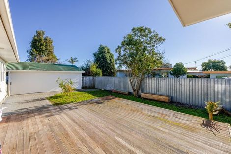 Photo of property in 18 Howard Road, Taradale, Napier, 4112