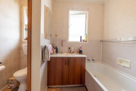 Photo of property in 72 Lethbridge Street, Feilding, 4702