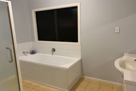 Photo of property in 180 Kilkenny Drive, East Tamaki Heights, Auckland, 2016