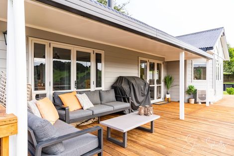 Photo of property in 17 Hook Road, Paparoa, 0571