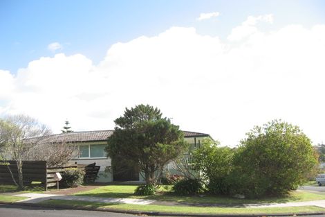Photo of property in 80 Beechdale Crescent, Pakuranga Heights, Auckland, 2010