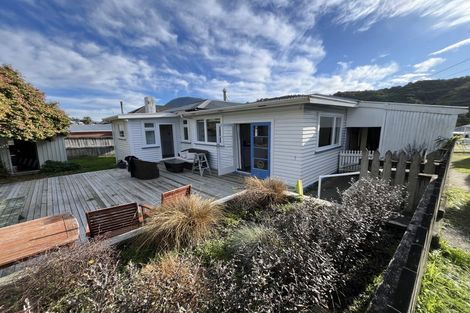 Photo of property in 94a Waikawa Road, Picton, 7220