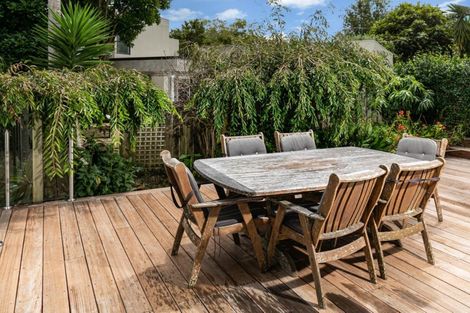Photo of property in 33 Waipuia Place, Greenhithe, Auckland, 0632