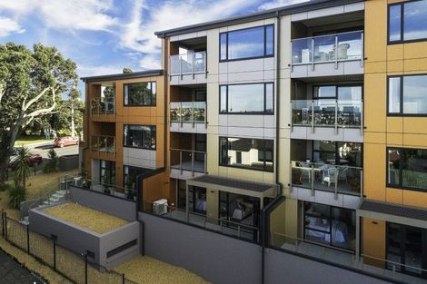 Photo of property in 1c/12 Selwyn Road, Cockle Bay, Auckland, 2014