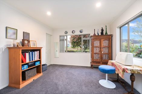 Photo of property in 1 Sandhurst Rise, Henderson, Auckland, 0612