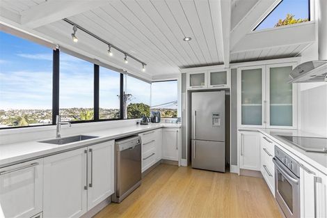 Photo of property in 2/8 Newburn Road, Waiake, Auckland, 0630