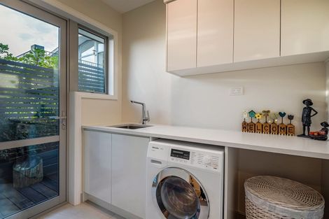 Photo of property in 13a Parr Terrace, Castor Bay, Auckland, 0620