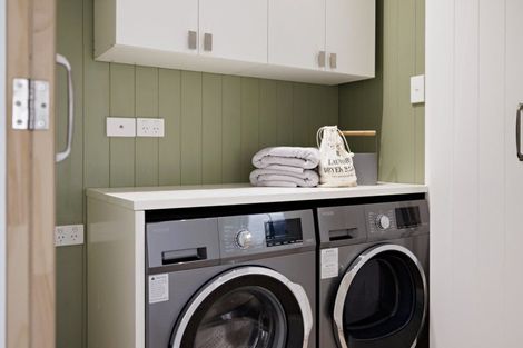 Photo of property in 384b Devonport Road, Tauranga South, Tauranga, 3112