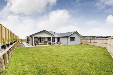 Photo of property in 49 Vaucluse Heights, Fitzherbert, Palmerston North, 4410