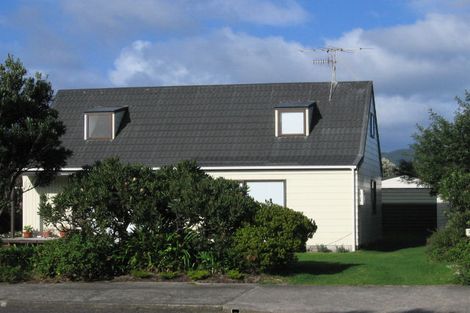 Photo of property in 130 Tutere Street, Waikanae Beach, Waikanae, 5036