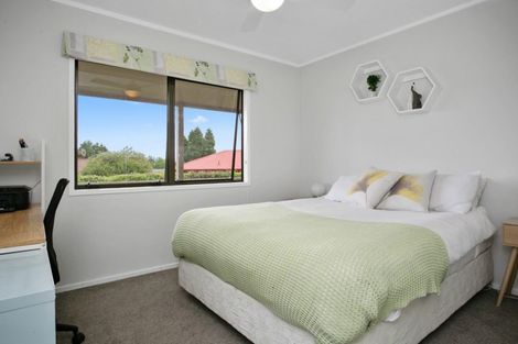 Photo of property in 28 Sheridan Crescent, Leamington, Cambridge, 3432