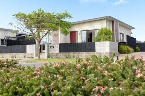 Photo of property in 52 Spinifex Street, Papamoa Beach, Papamoa, 3118