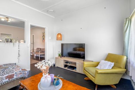 Photo of property in 18 Aotea Street, Castlecliff, Whanganui, 4501