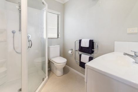 Photo of property in 15 Wroxton Place, Waiuku, 2123