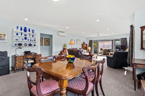 Photo of property in 19 Edgewater Street, Waikanae, 5036