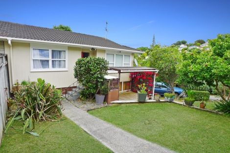 Photo of property in 2/33 Easton Parade, Glenfield, Auckland, 0629