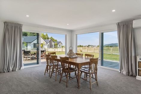 Photo of property in 10 Karaka Place, Kinloch, Taupo, 3377