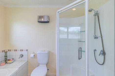 Photo of property in 66 Weraroa Road, Levin, 5510