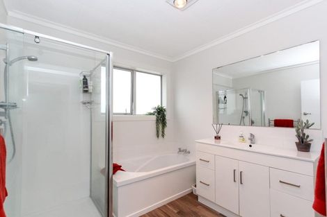 Photo of property in 30 Nevada Drive, Merrilands, New Plymouth, 4312