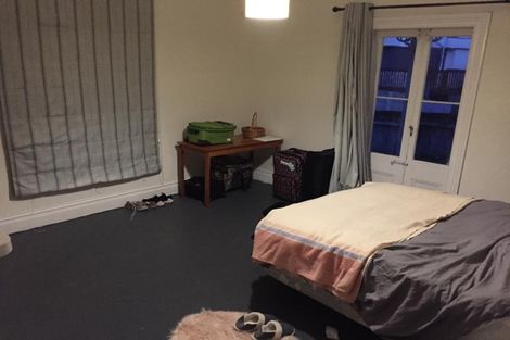 Photo of property in 5 Sampson Lane, Northcote, Auckland, 0627