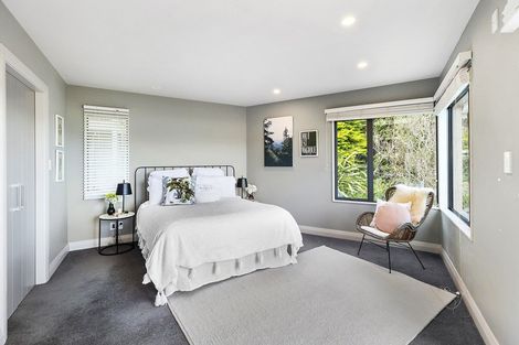 Photo of property in 5 Bunker Way, Strathmore Park, Wellington, 6022