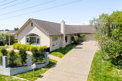 Photo of property in 122 Rototuna Road, Rototuna, Hamilton, 3210