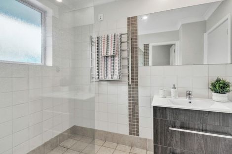 Photo of property in 328 Memorial Avenue, Burnside, Christchurch, 8053