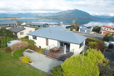 Photo of property in 9 Ranui Place, Moana, 7872