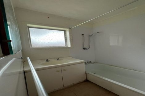 Photo of property in 2/30 Mcleod Road, Henderson, Auckland, 0612