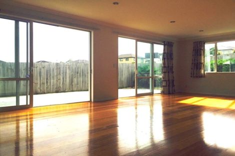 Photo of property in 8 Mulroy Place, Pinehill, Auckland, 0632