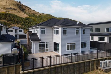 Photo of property in 28 Farnworth Terrace, Churton Park, Wellington, 6037