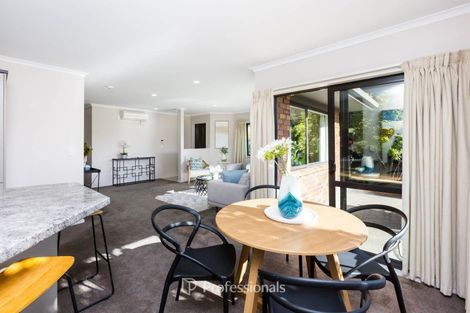 Photo of property in 17 Aragon Grove, Kingsley Heights, Upper Hutt, 5018