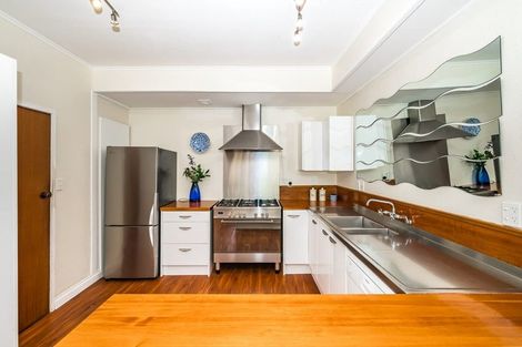 Photo of property in 73 Nimmo Avenue East, Waikanae, 5036