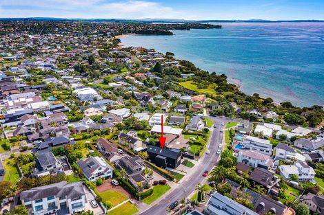 Photo of property in 10 Vaughan Crescent, Murrays Bay, Auckland, 0630