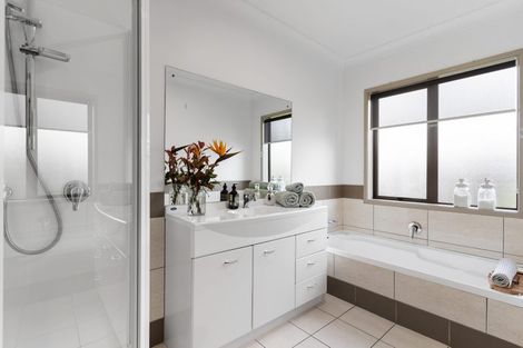 Photo of property in 53 Chesterfield Way, Orewa, 0931