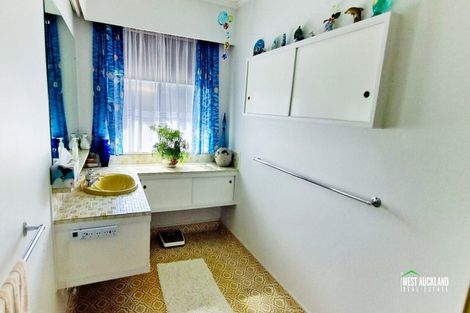 Photo of property in 24 Sherwood Avenue, Te Atatu South, Auckland, 0610