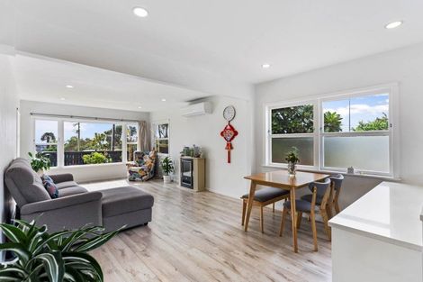 Photo of property in 692 East Coast Road, Pinehill, Auckland, 0632