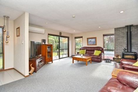 Photo of property in 72 Sarabande Avenue, Redwood, Christchurch, 8051
