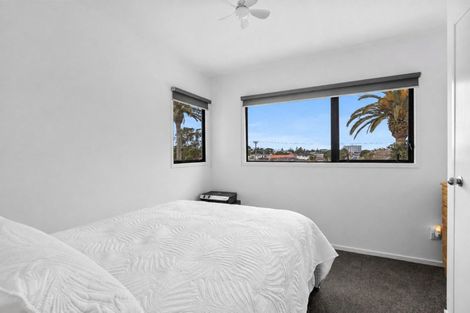 Photo of property in 15e Puriri Avenue, Orewa, 0931