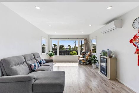 Photo of property in 692 East Coast Road, Pinehill, Auckland, 0632